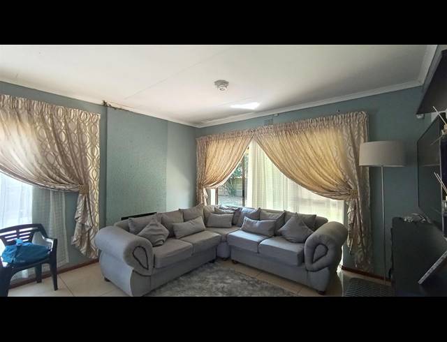 3 BEDROOM FREESTANDING FOR SALE IN BIRCHLEIGH NORTH